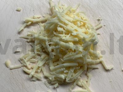 Silkės, bulvių, sūrio ir kiaušinio salotas Žingsnis 4