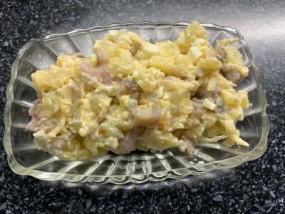 Silkės, bulvių, sūrio ir kiaušinio salotas Žingsnis 7