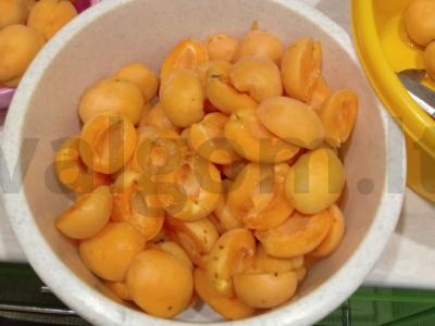 Abrikosai sirupe Žingsnis 2