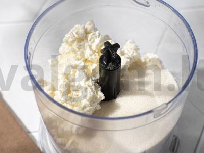 Varškės pynutės su obuoliais Žingsnis 1