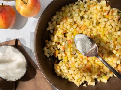 Varškės pynutės su obuoliais Žingsnis 5