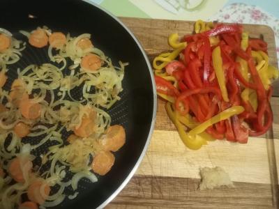 Udon su saldžiaisiais pipirais per 25 minutes Žingsnis 2