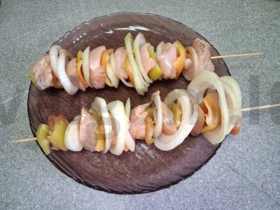 Vištienos šašlykai aštriame marinate su garnyru Žingsnis 6