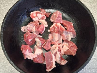 Troškinta aviena su cukinija ir kuskuso garnyru Žingsnis 1