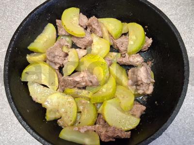 Troškinta aviena su cukinija ir kuskuso garnyru Žingsnis 4