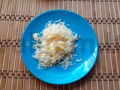 Kiaulienos steikas su pomidorais, sūriu ir česnako stiebais Žingsnis 3