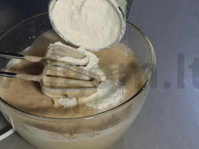 Obuolių pyragas su kremu iš sūrio Žingsnis 5