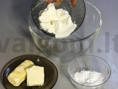 Obuolių pyragas su kremu iš sūrio Žingsnis 10