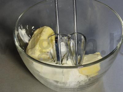 Obuolių pyragas su kremu iš sūrio Žingsnis 11