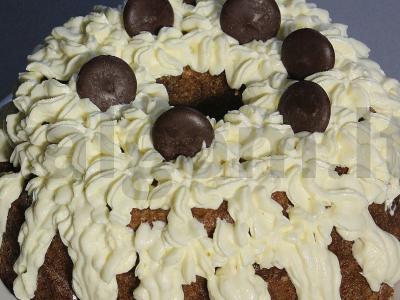 Obuolių pyragas su kremu iš sūrio pagrindine nuotrauka