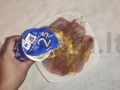 Šašlykas iš kiaulienos su prieskoniais ir kalendra Žingsnis 3