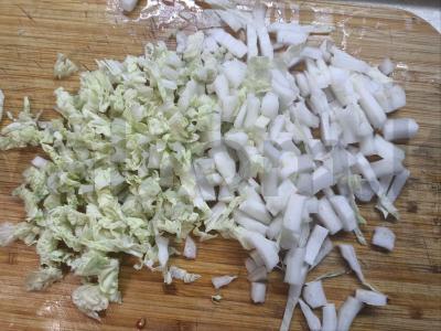 Daržovių salotas su Pekino kopūstu Žingsnis 3