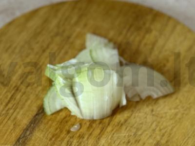 Kiaušiniai su virtomis-rūkyta šonine ir cukinija Žingsnis 1