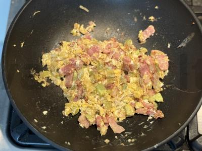 Kiaušiniai su virtomis-rūkyta šonine ir cukinija Žingsnis 4