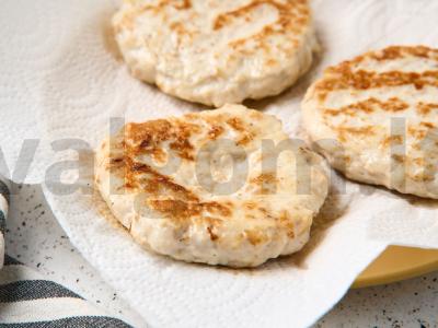 Švelnios vištienos kotletai su avižiniais dribsniais Žingsnis 4