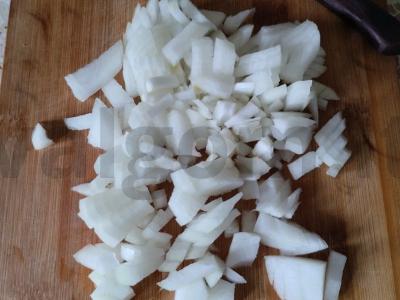 Žaliosios pupelės pomidorų padaže su prieskoniais Žingsnis 1