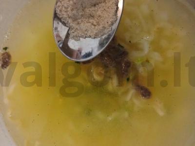 Nudelių sriuba su mėsos sultiniu ir nori Žingsnis 2