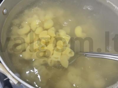 Makaronai su vištiena keptuvėje Žingsnis 1