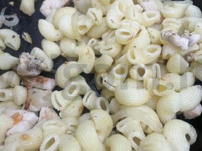 Makaronai su vištiena keptuvėje Žingsnis 6