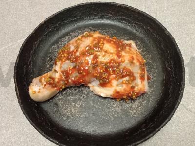 Keptas vištienos šlaunelė pomidorų marinate su grūdėta garstyčia Žingsnis 3