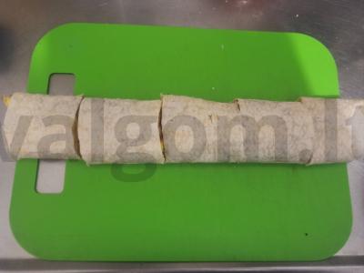 Rulonas su omletu, pomidoru ir ikra Žingsnis 6