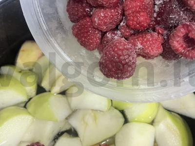 Aviečių kompotas su obuoliu ir juodąja arbata Žingsnis 3