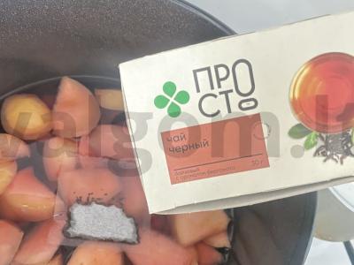 Aviečių kompotas su obuoliu ir juodąja arbata Žingsnis 4