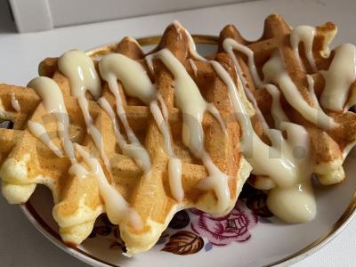 Vieniški vafliai su kriaušių skoniu pagrindine nuotrauka