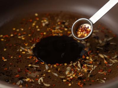 Česnakiniai spagečiai su steiku Žingsnis 4