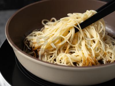 Česnakiniai spagečiai su steiku Žingsnis 5