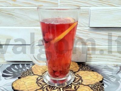 Sočiųjų vyšnių ir raudonųjų serbentų kompotas su citrina pagrindine nuotrauka