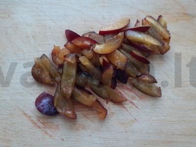 Šokoladiniai keksiukai su slyvomis Žingsnis 3