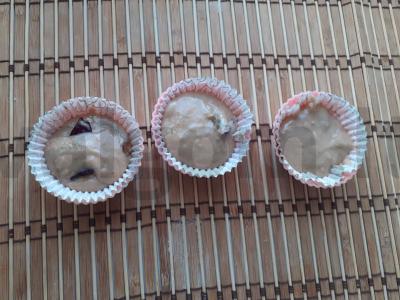 Šokoladiniai keksiukai su slyvomis Žingsnis 5