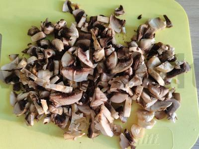 Grybų pica su baziliku ir vyšniniais pomidorais Žingsnis 1