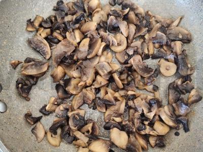 Grybų pica su baziliku ir vyšniniais pomidorais Žingsnis 2