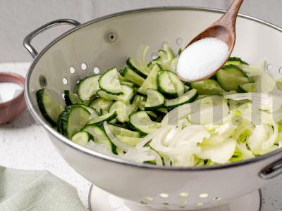 Du marinuotų agurkų tipai: saldžiarūgščiai ir krapiniai Žingsnis 1