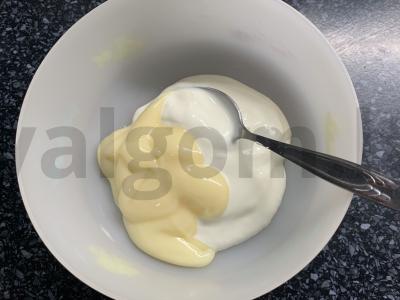 Vaisių desertas su ledais ir grietinės padažu Žingsnis 1