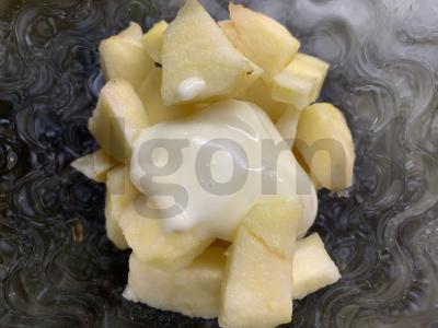 Vaisių desertas su ledais ir grietinės padažu Žingsnis 5