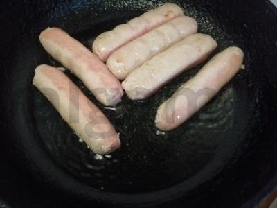 Makaronai su dešrelėmis pomidorų padaže Žingsnis 3