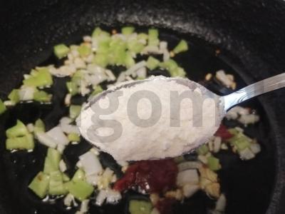 Makaronai su dešrelėmis pomidorų padaže Žingsnis 6