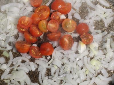 Omletas su žirneliais ir vyšniniais pomidorais Žingsnis 5