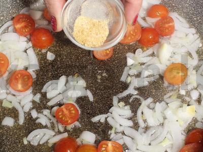 Omletas su žirneliais ir vyšniniais pomidorais Žingsnis 6