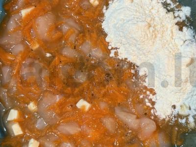 Vištienos kotletai su šviežia morkomis Žingsnis 4