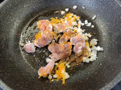 Bulvės su kiauliena ir sūriu puode Žingsnis 2