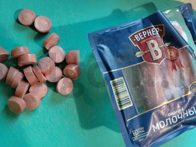 Makaronai su dešrelėmis ir pomidorų pasta Žingsnis 1