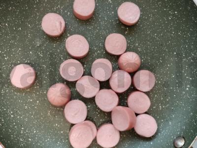 Makaronai su dešrelėmis ir pomidorų pasta Žingsnis 4