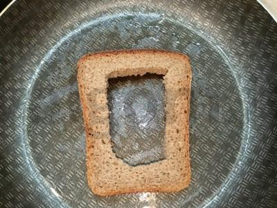 Kiaušinienė ruginiame duone su pomidorais Žingsnis 4