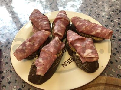 Aštrūs sumuštiniai su dešra ir pomidorais Žingsnis 4