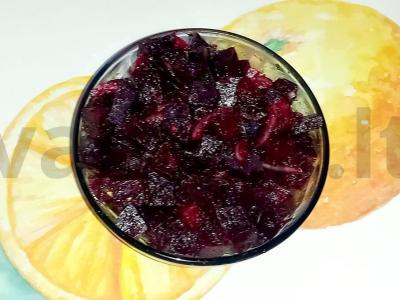 Burokėlių salotas „Pirmas“ pagrindine nuotrauka