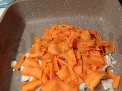 Nudrožinė su vištienos krūtinėle ir daržovėmis padaže Žingsnis 2